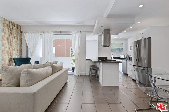 Foto del edificio - 7250 Franklin Ave