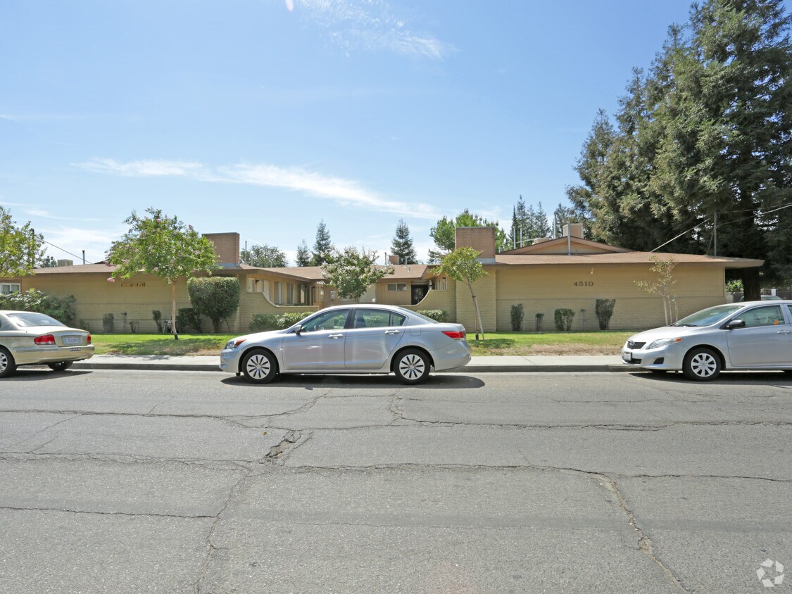 Building Photo - 4510 E Sierra Madre Ave