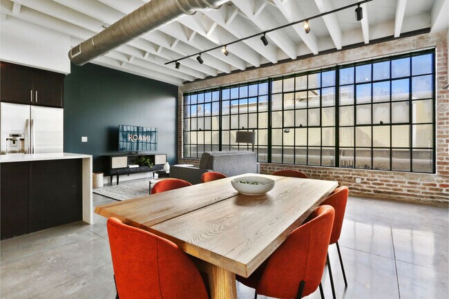 Building Photo - 822 Howard Ave