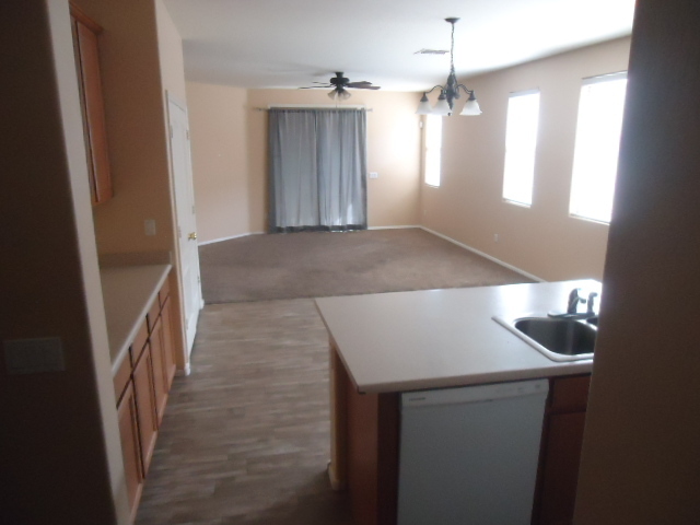 Building Photo - Great 4/3 with 2 master bedrooms for lease...