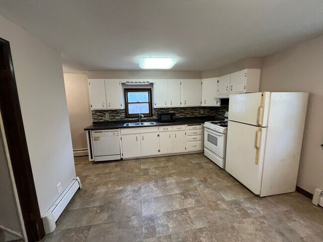 Foto del edificio - Spectacular 3 bedroom, 1 bathroom home in ...