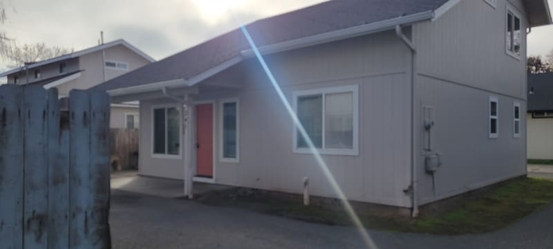 Primary Photo - 241 NE School St