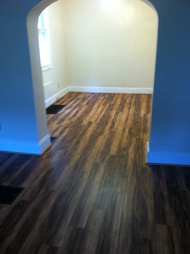 Sala de estar - 1524 Westwood Ave