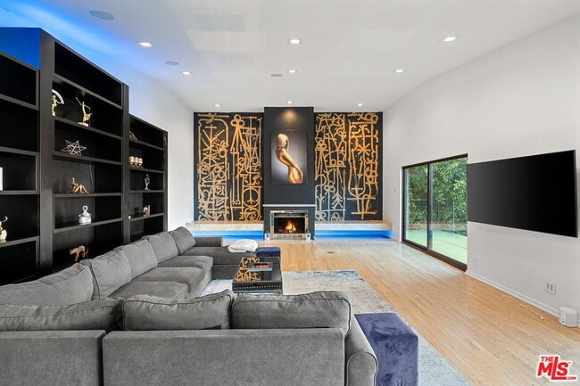 Foto del edificio - 8514 Hillside Ave
