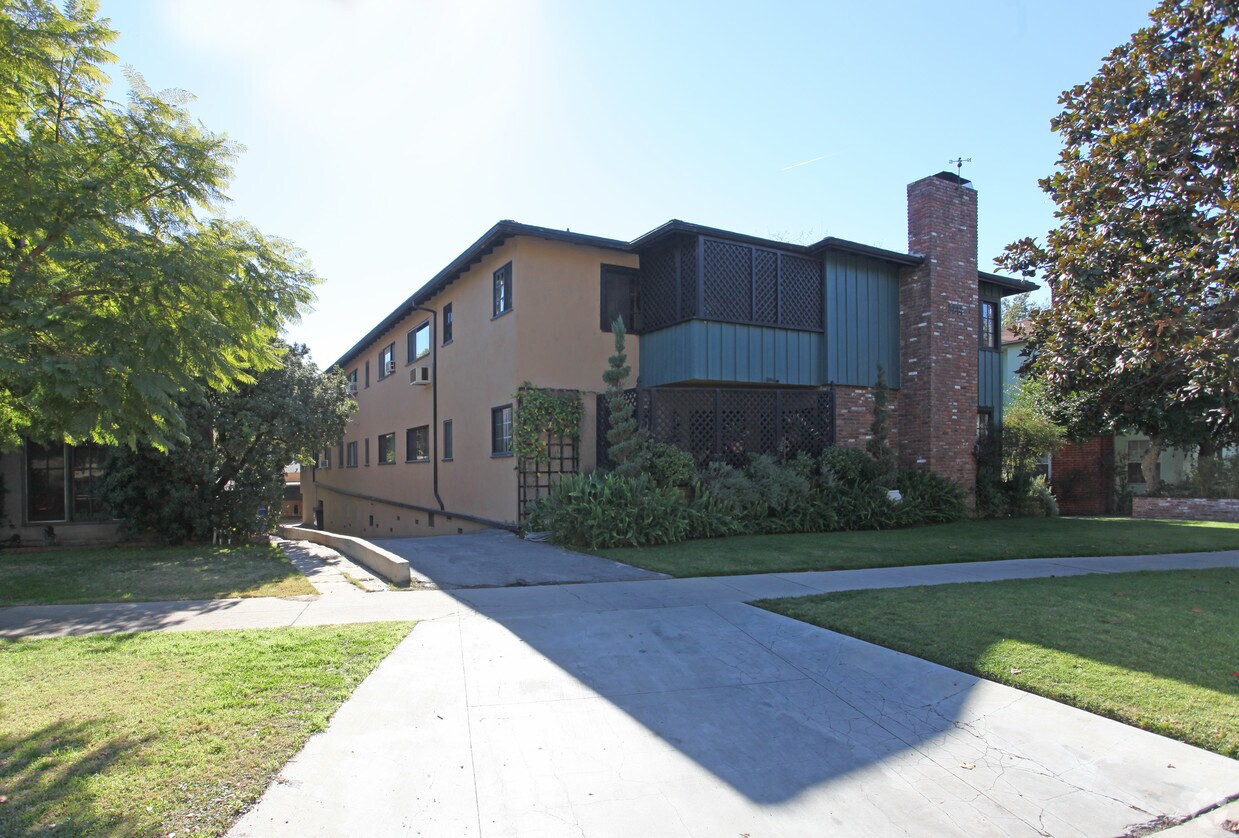 Primary Photo - 3244 Rowena Ave