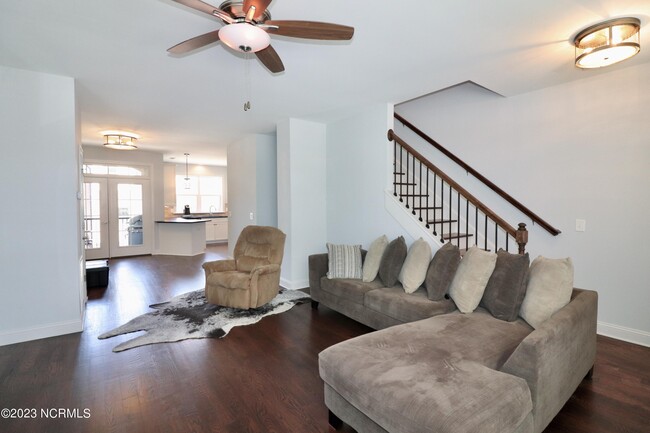 Building Photo - 15 Brownstone Ln