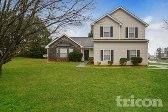 Building Photo - 1100 Village Oaks