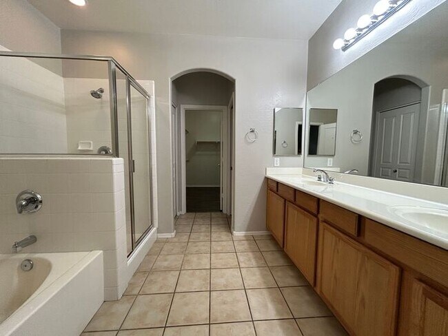 Foto del edificio - 955 E Knox Rd