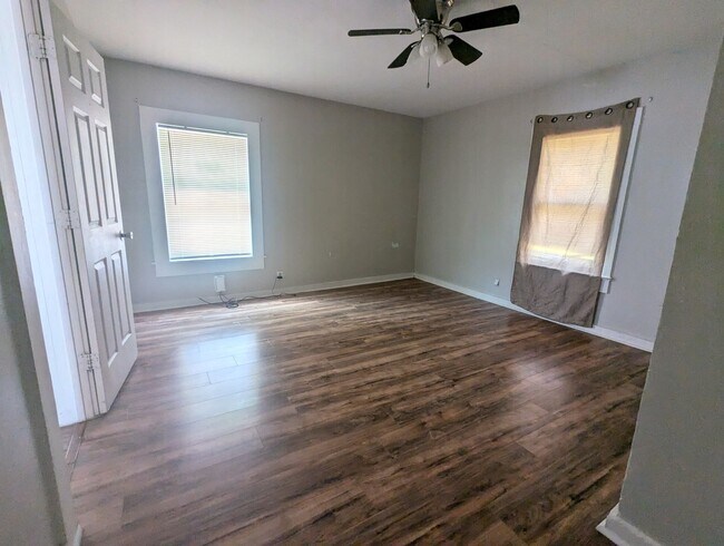 Foto del edificio - Coming Soon! Cute 2 Bedroom on Hazel!