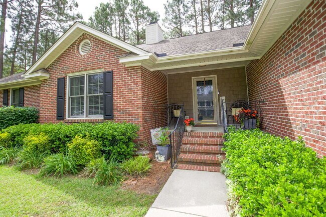 Foto del edificio - 7815 Shuttle Rd