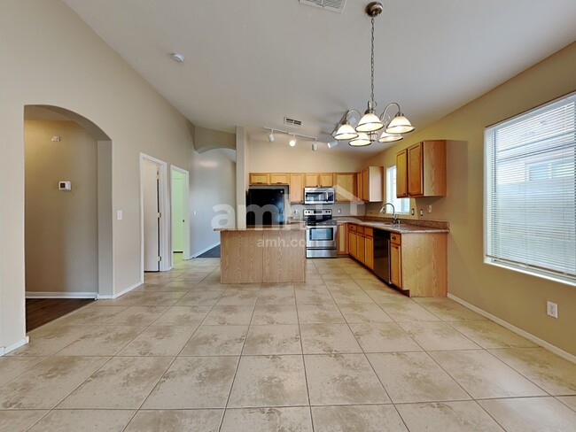 Building Photo - 45611 W Tulip Ln