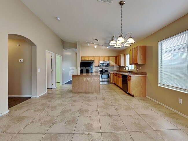 Foto del edificio - 45611 W Tulip Ln