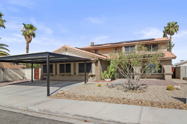 Building Photo - Welcome to your entertainers dream home!