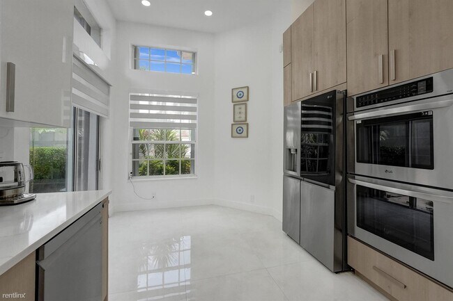 Foto del edificio - 3 br, 2.5 bath House - 6334 NW 24th St