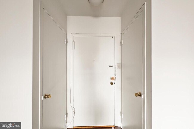 Foto del edificio - 1111 Arlington Blvd