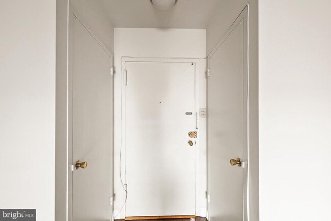 Building Photo - 1111 Arlington Blvd