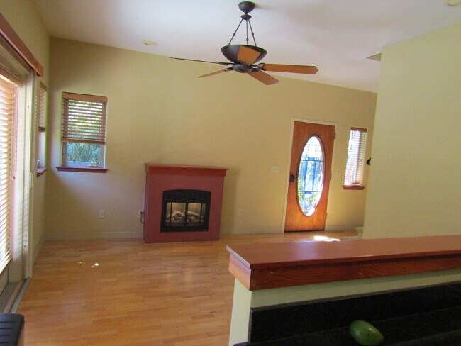 Building Photo - 3 br, 2 bath House - 1712 Tierra Nueva Lane