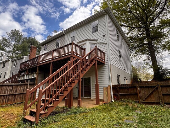 Foto del edificio - Briarwood Townhome close to NGIC and Hollymead Town Center!