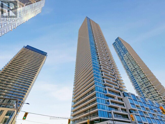 Photo du bâtiment - 950 Portage Pkwy