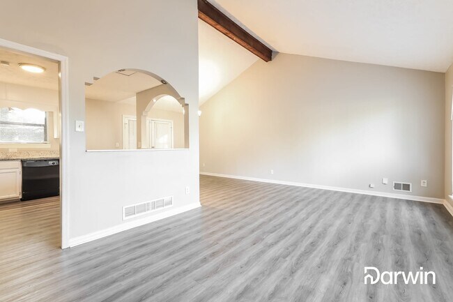 Building Photo - 609 Raintree Dr