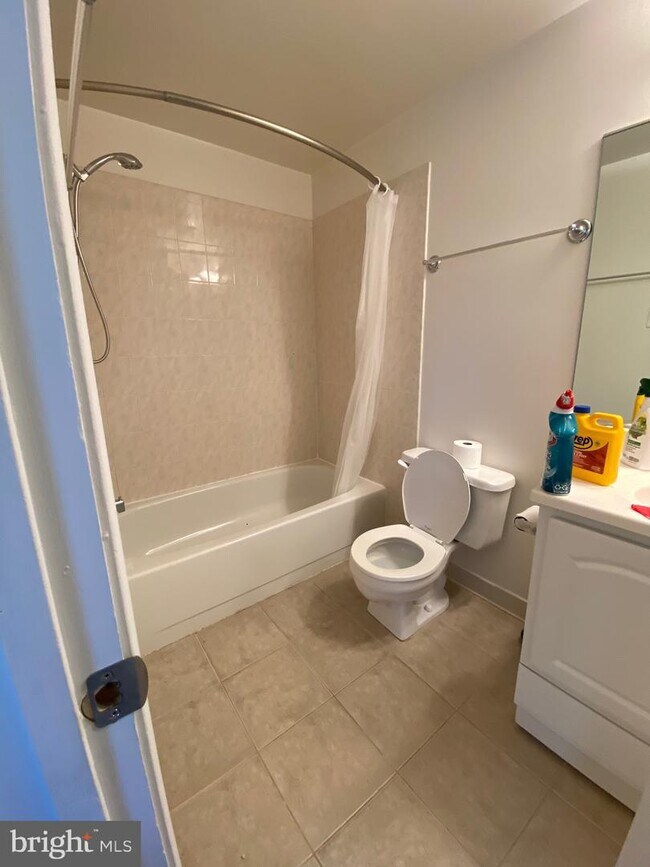 Building Photo - 1607 Sadlers Wells Ct