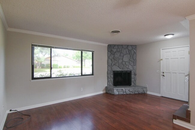 Building Photo - $500 MOVE IN SPECIAL OFF FIRST MONTHS RENT