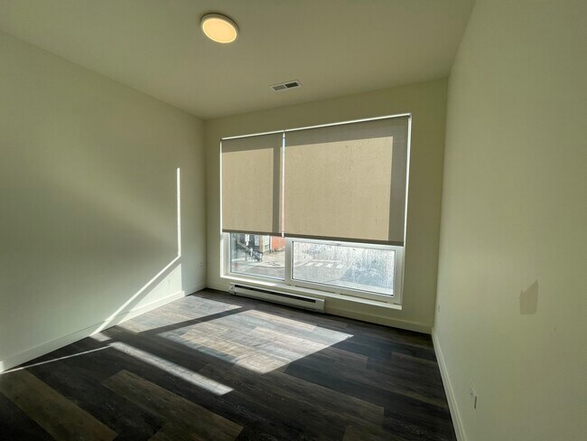 Building Photo - 1130 W Chicago Ave