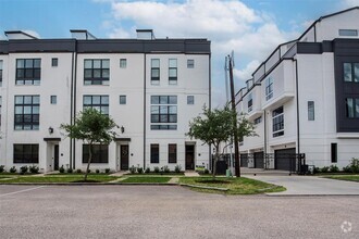 Building Photo - 2910 Lamar St