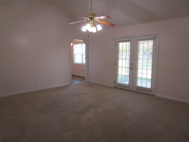 Foto del edificio - 2555 Nicholson Dr