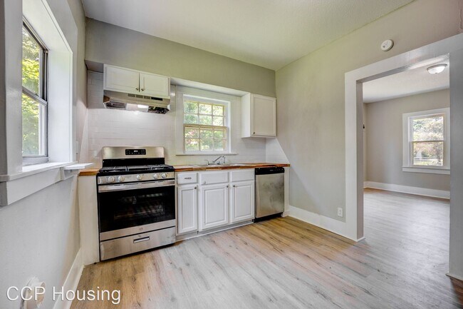 Building Photo - 2 br, 1 bath House - 5109 South 24th Street
