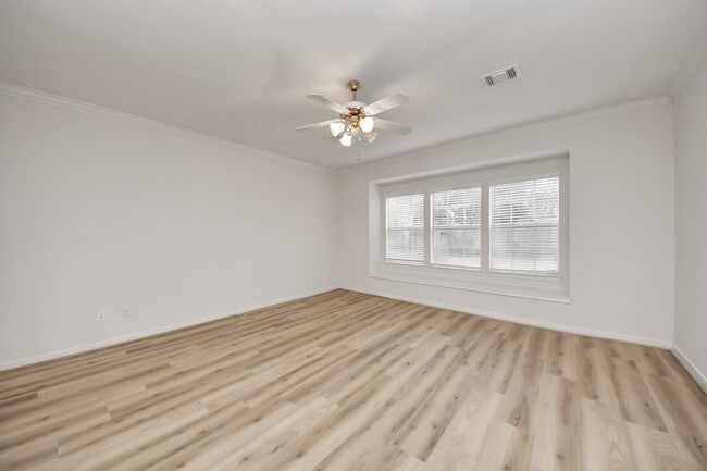 Building Photo - 4418 Bermuda Dr