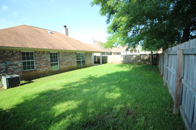 Building Photo - 377 Briar View Dr