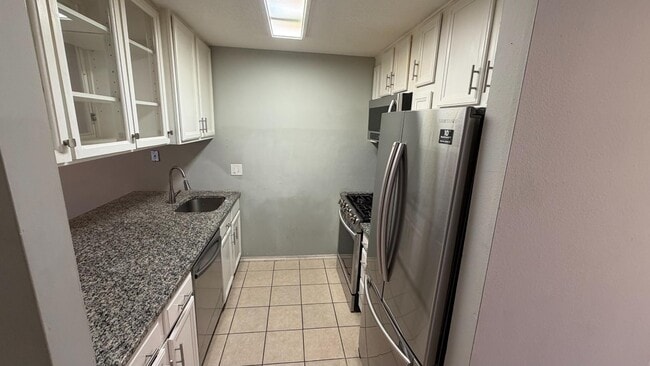 Building Photo - 252 Glandore Dr