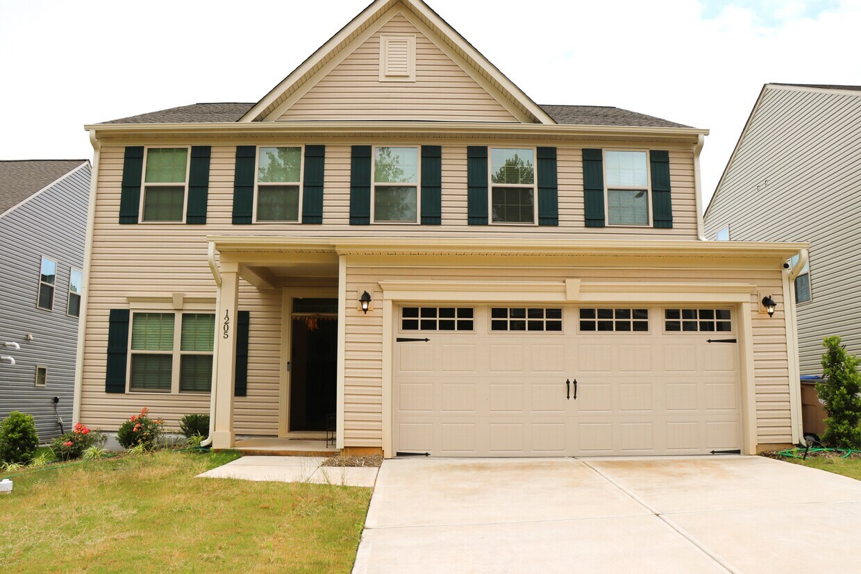 Primary Photo - 1205 Edgemoore Trl