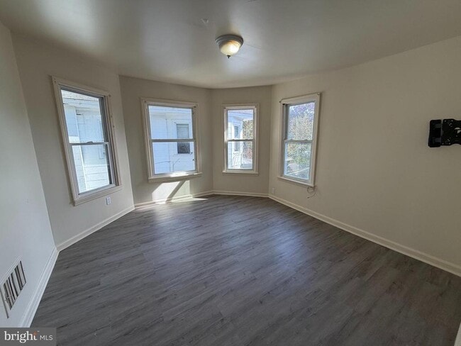 Foto del edificio - 110 W Main St