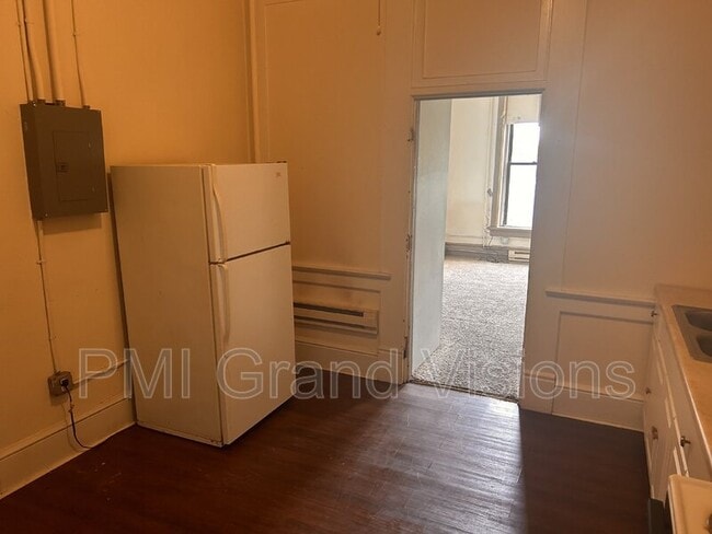 Building Photo - 601 1/2 Monroe