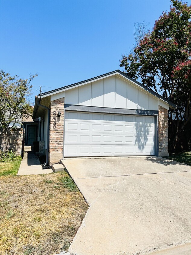9445 Singing Quail Dr, Austin, TX 78758 House for Rent in Austin, TX