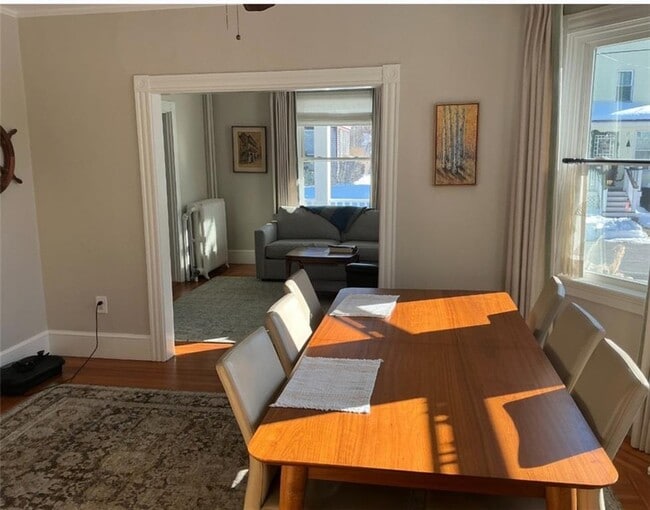 Foto del edificio - 12 Caswell Ave