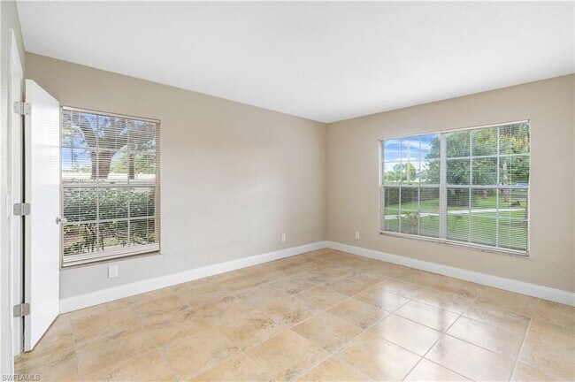 Building Photo - 161 Santa Clara Dr