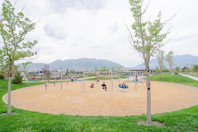 Building Photo - THE LOCHS! Gorgeous Townhome