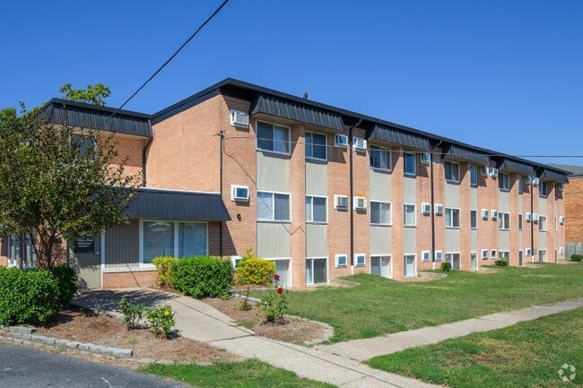 Building Photo - Ashburn Court Apartments