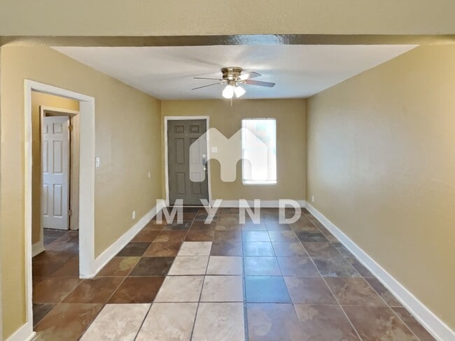 Building Photo - 4706 Nesbitt Dr