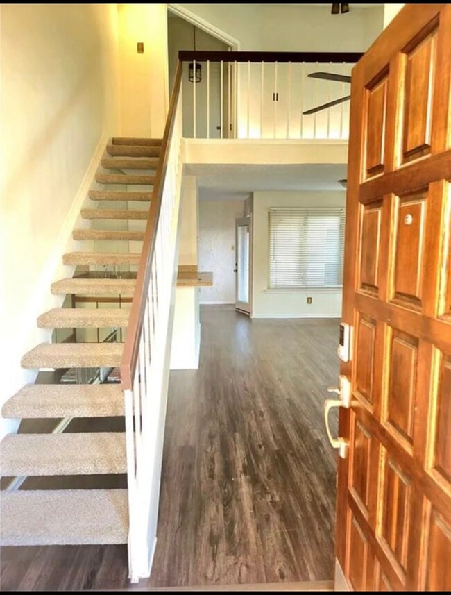Building Photo - 565 Ranch Trl