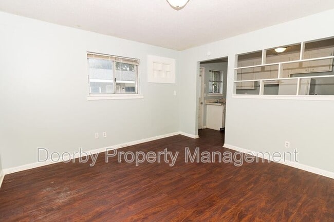 Building Photo - 1102 N Hawthorne St