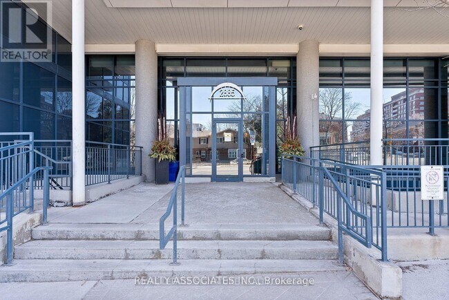 Photo du bâtiment - 2885 Bayview Ave