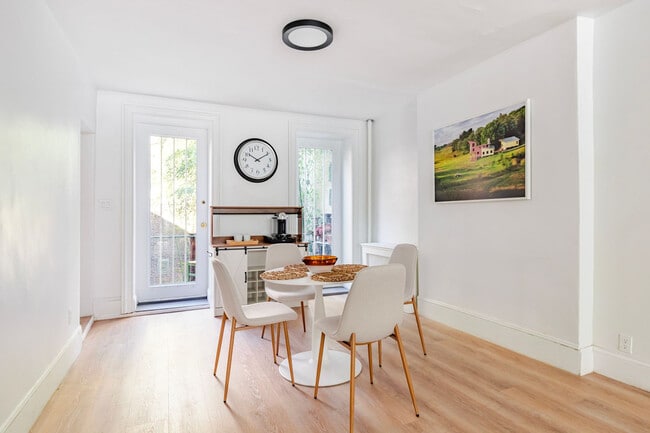 Building Photo - 209 1st Ave