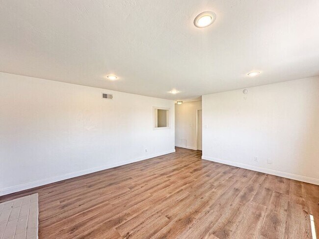 Foto del edificio - 6212 Potomac St