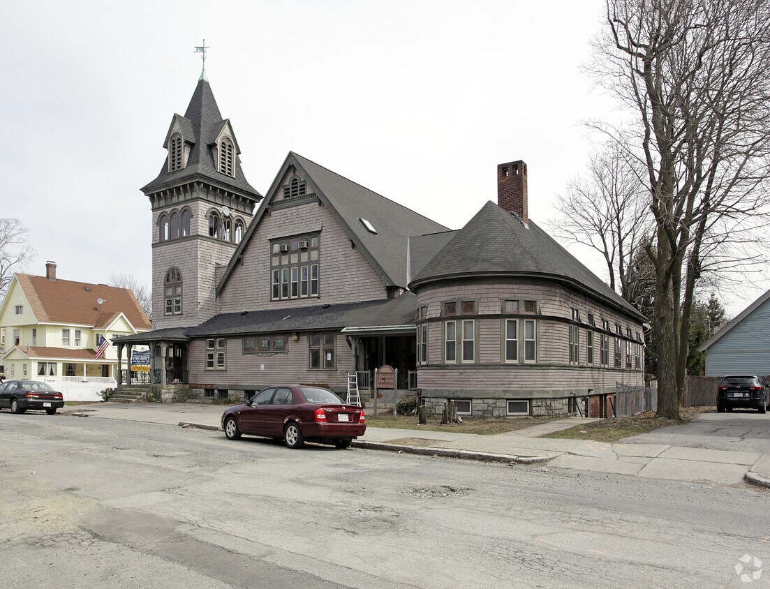 Primary Photo - 111 Woodland St