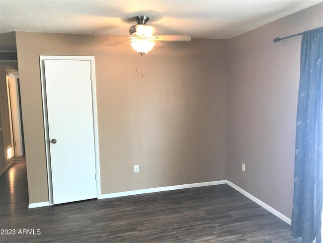 Foto del edificio - 2316 W Larkspur Dr