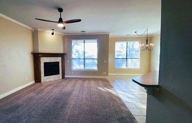 Foto del edificio - Welcome to this gorgeous, spacious, and wo...